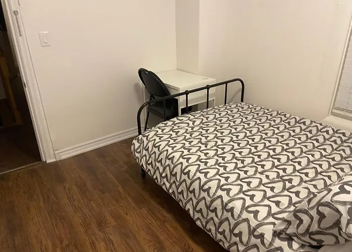 Budget Quad Room With En Suite Bathroom 36B Toronto