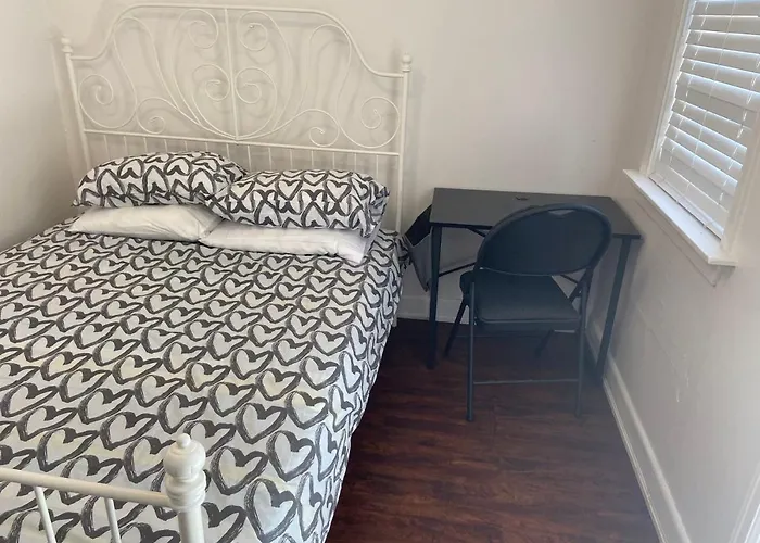 Budget Quad Room With En Suite Bathroom 36B Toronto