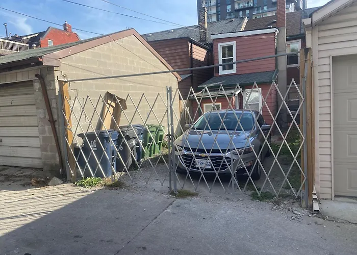 Budget Quad Room With En Suite Bathroom 36B Toronto