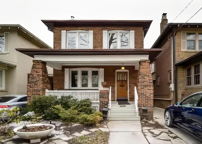 Double Bedroom On Up Or 3 Bedrooms In Basement Near Eglinton Subway Station Toronto